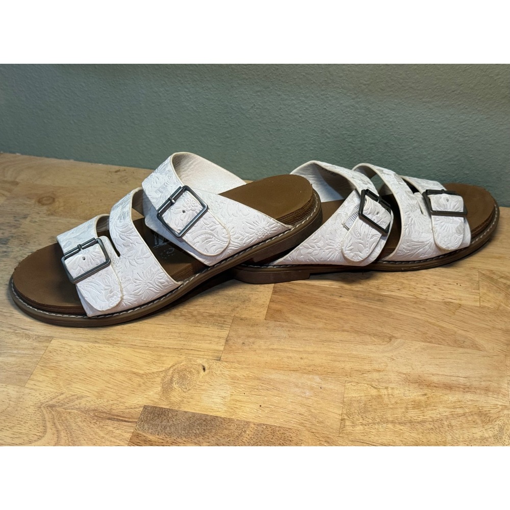 Very G Women White Floral Embossed Triple Strap Slide Sandals Size 7 - Picture 3 of 8
